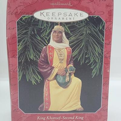 LOT:: 138 Hallmark Ornaments