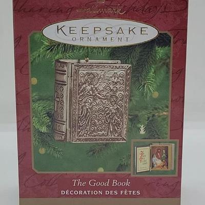 LOT:: 138 Hallmark Ornaments