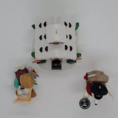 LOT:: 141 Hallmark Ornaments