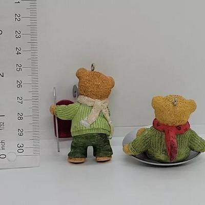 LOT:: 142 Hallmark Ornaments