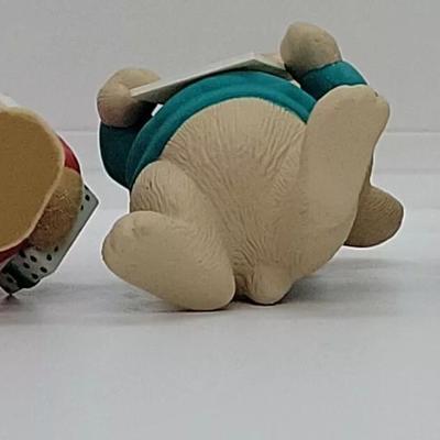 LOT:: 142 Hallmark Ornaments