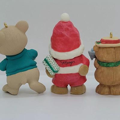 LOT:: 142 Hallmark Ornaments