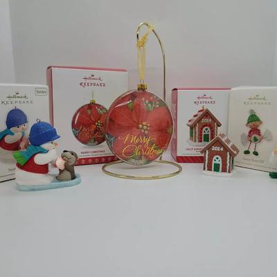LOT:: 143 Hallmark Ornaments