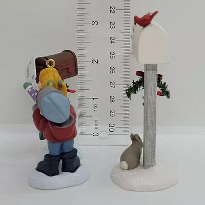 LOT:: 144 Hallmark Ornaments
