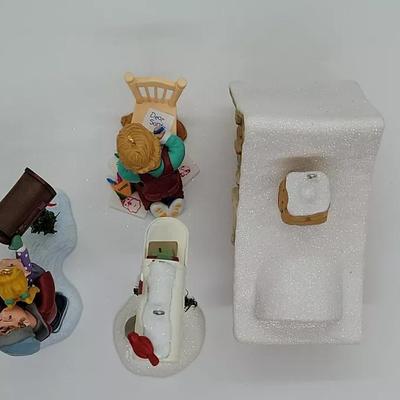 LOT:: 144 Hallmark Ornaments