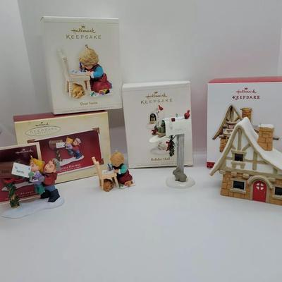 LOT:: 144 Hallmark Ornaments