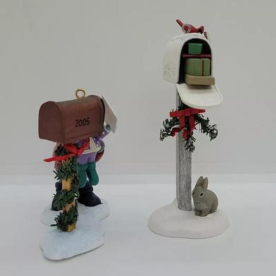 LOT:: 144 Hallmark Ornaments