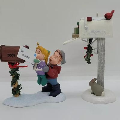 LOT:: 144 Hallmark Ornaments