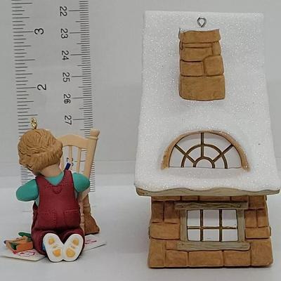 LOT:: 144 Hallmark Ornaments