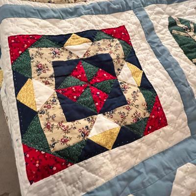 Lot 472 Pennsylvania Dutch Amish Quilt