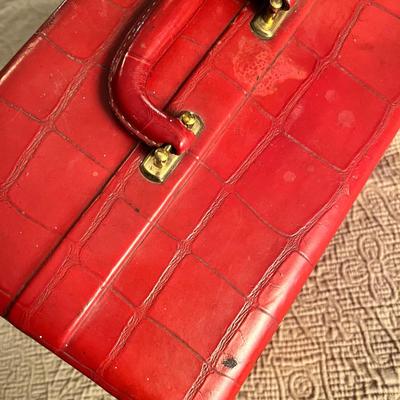 Lot 473 Marshall Fields Vintage makup suitcase