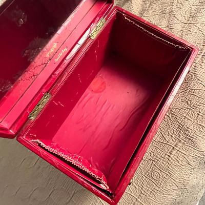 Lot 473 Marshall Fields Vintage makup suitcase