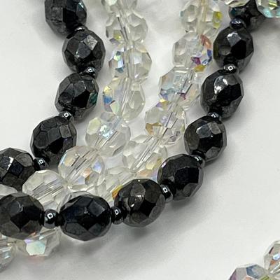 Lot 487 Glass beads