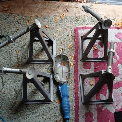 Four stabilizing Jacks - Jack stands with work light on long cord