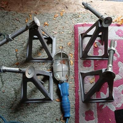 Four stabilizing Jacks - Jack stands with work light on long cord
