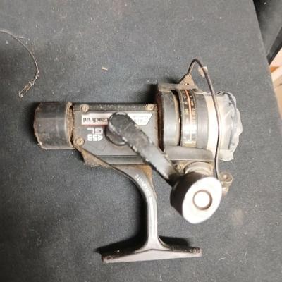 Five Open face fishing reels with fishing string