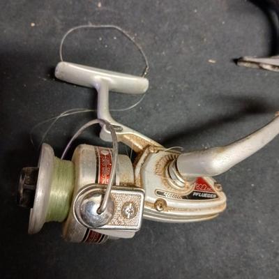 Five Open face fishing reels with fishing string