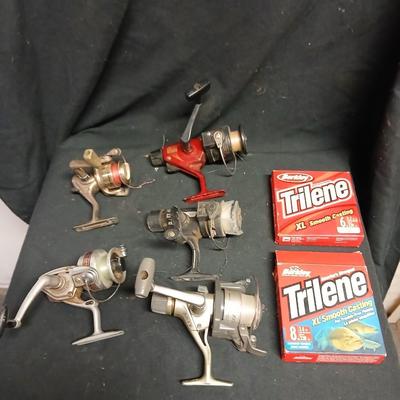 Five Open face fishing reels with fishing string