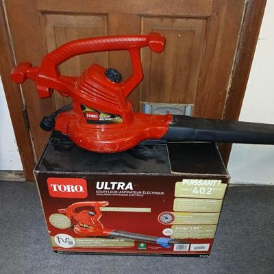 Toro Ultra leaf blower Vac with attachments and bag