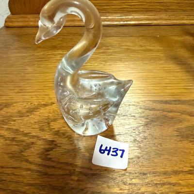 Swan w/controlled bubbles art glass paperweight