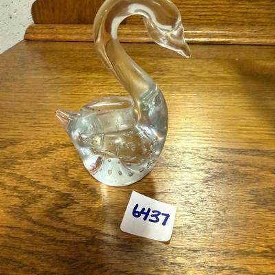 Swan w/controlled bubbles art glass paperweight