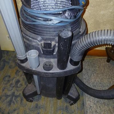 6 Gallon QSP Shop vac with attachments
