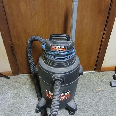 6 Gallon QSP Shop vac with attachments
