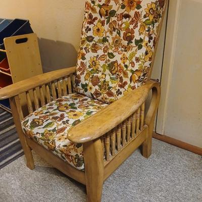 Vintage Mission oak chair reclining lounge chair