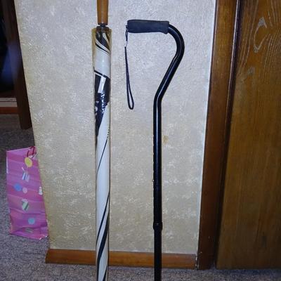Adjustable height Walking cane in the rain! With brand new umbrella