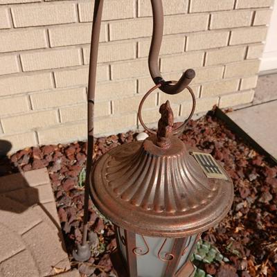 Patio light on stand with green frog sundial (2)