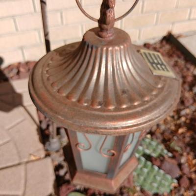 Patio light on stand with green frog sundial (2)