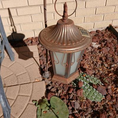 Patio light on stand with green frog sundial (2)