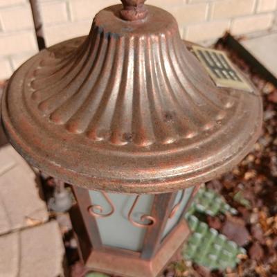 Patio light on stand with green frog sundial (2)
