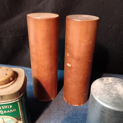 4 SETS OF SALT & PEPPER SHAKERS