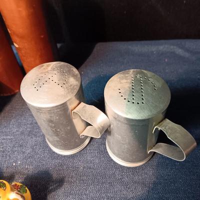 4 SETS OF SALT & PEPPER SHAKERS