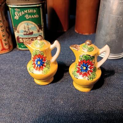 4 SETS OF SALT & PEPPER SHAKERS
