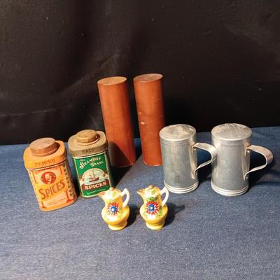 4 SETS OF SALT & PEPPER SHAKERS