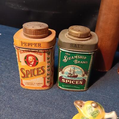 4 SETS OF SALT & PEPPER SHAKERS