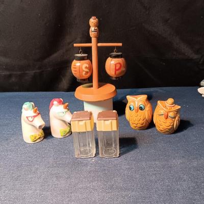 4 SETS OF SALT & PEPPRT SHAKERS