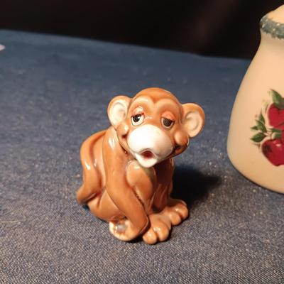 SALT & PEPPER SHAKERS