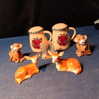 SALT & PEPPER SHAKERS