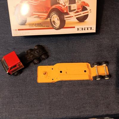 UNASSEMBLED MODEL AND 2 TONKA METAL TRAILERS