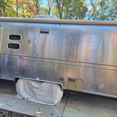 2009 Airstream with Hensley Hitch