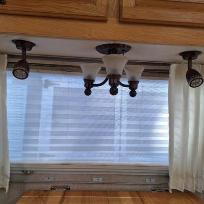 2009 Airstream with Hensley Hitch