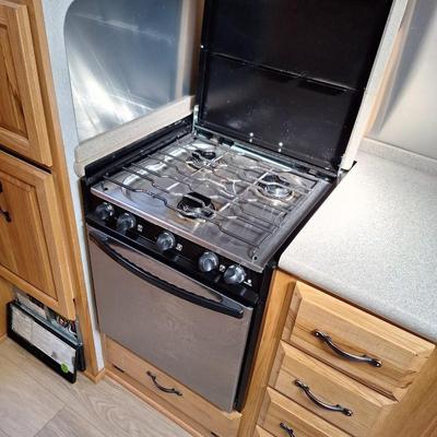 2009 Airstream with Hensley Hitch