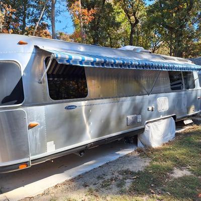 2009 Airstream with Hensley Hitch