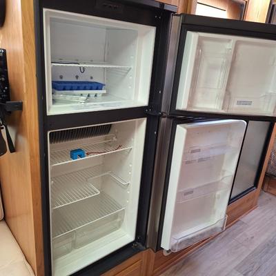 2009 Airstream with Hensley Hitch