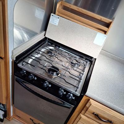 2009 Airstream with Hensley Hitch
