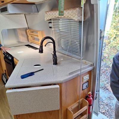 2009 Airstream with Hensley Hitch