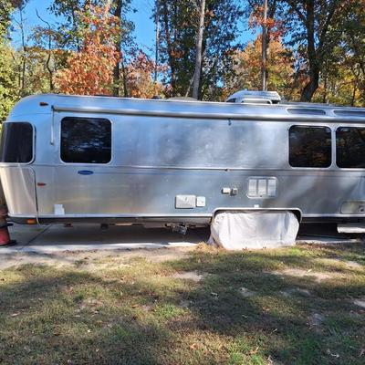 2009 Airstream with Hensley Hitch